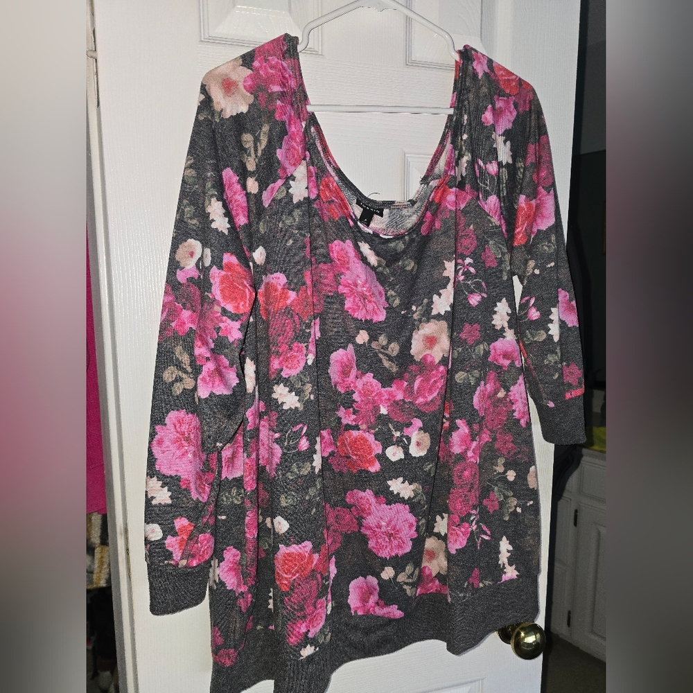 Flower Torrid Top Size 3
